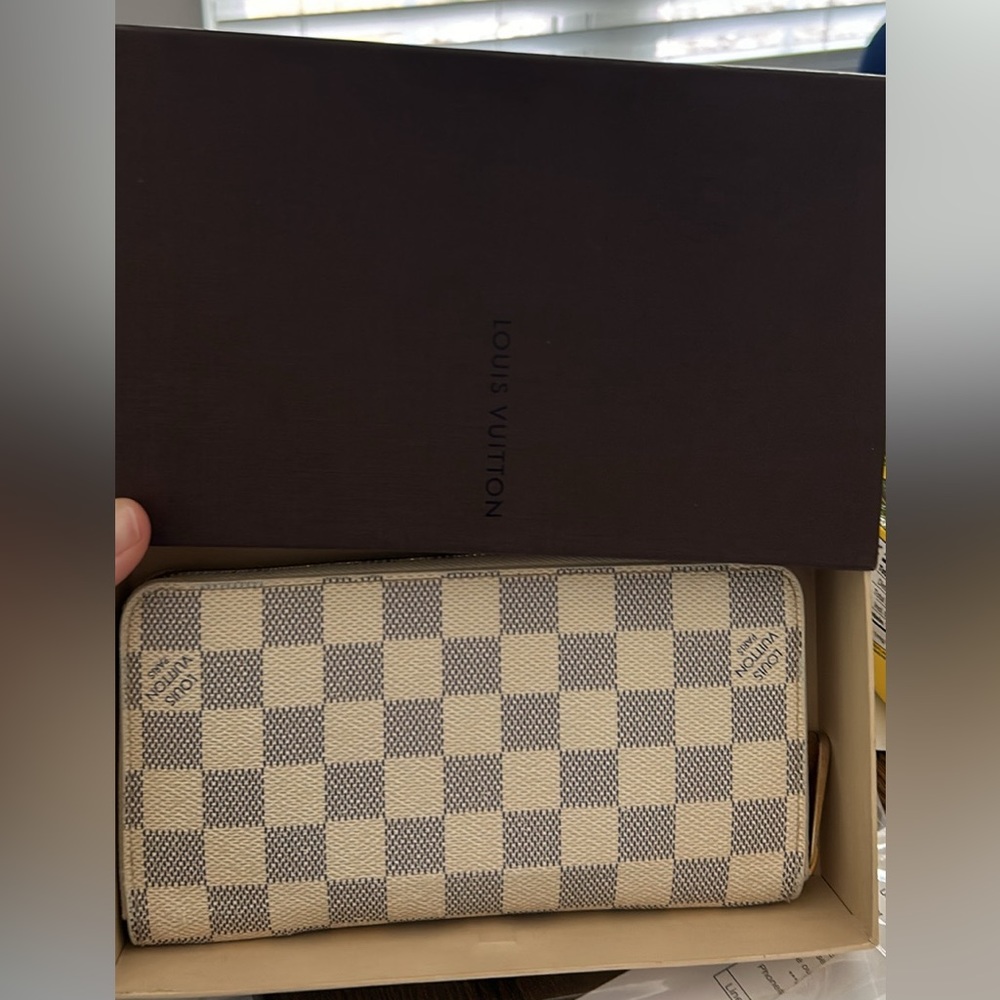 Louis Vuitton Damier Azur Zippy Wallet Authentic